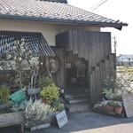 Hana goromo - 店の出入口