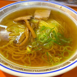 Shouraku - ラーメン
                        鶏ベースの澄んだスープが美しい