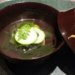 菅井 - 【お吸い物】筍しんじょうとわかめ