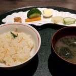 菅井 - 【今月の釜飯】さくら鱒の釜飯、味噌汁、漬物