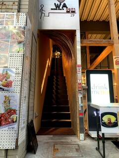 Sumiyaki Dainingu Wa - バンブートンネルを抜けて店内へ