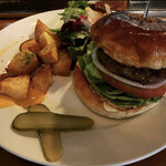 ザ・コーナー ハンバーガー＆サルーン - 