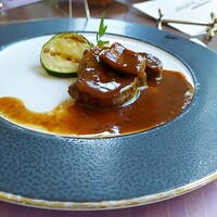 ビュッフェ＆カフェレストラン ナイト＆デイ - 牛フィレ肉とフォアグラのソテー ロッシーニ風 トリュフ風味のソース