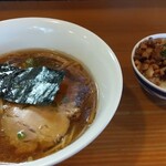 らぁ麺むらまさ - 醤油ラーメンと刻みチャーシューご飯