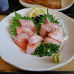 創業二百三十年食堂 - 琵琶マス 刺身