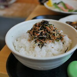 創業二百三十年食堂 - お代わりしたら、ふりかけで