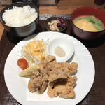 Akaoniya - とり唐定食　600円
      ご飯大盛　無料