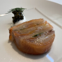 アーティショー - サクラマス、桜鯛、アヤメカブをミルフィーユにして焼き上げたテリーヌ