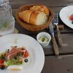 ガーデンレストラン 風舎 - パン＆ニース風サラダ