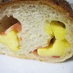 グレン・ドール - ベーコンチーズ　断面