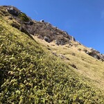 山の家 奥槍戸 - あの上まで登ります。