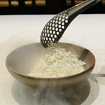 HAGI - 10. フォアグラ、苺、2種の糀ソース（エスプーマ、-196℃固形）：固形ソースで被さってしまいました...