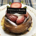 ブーランジェリー スドウ - 季節の苺のデニッシュ！