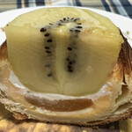 ブーランジェリー スドウ - キウイをほぼ１個使ったジューシーデニッシュ！