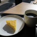 Starbucks Coffee - ドリップコーヒーとレモンクリームチーズバー