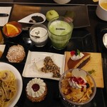 ホテルポールスター札幌 - 1皿目。和洋スイーツ中心です。