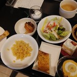 ホテルポールスター札幌 - 2皿目。1皿目で取らなかった物を中心に。フルーツグラタンにはバニラアイスを載せてみました。