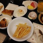 ホテルポールスター札幌 - 3皿目。ポテト系も取り全メニュー制覇です。フルーツグラタンには今度はチョコアイスを。