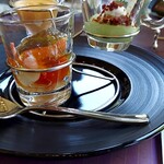 ビュッフェ＆カフェレストラン ナイト＆デイ - 「シェフからのご挨拶」前菜はじゃがいものスープ、甲殻類のジュレ、枝豆のムース