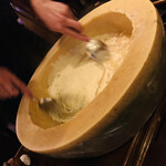 ボヌール - グラナパダーノの器で仕上げるリゾット