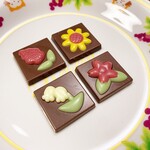 デコレーションケーキのようなキュートな箱に入ったチョコレート詰め合わせ By りす3 ロイズ チョコレートワールド Royce Chocolate World 新千歳空港 その他 食べログ デコレーションケーキのようなキュートな箱に入ったチョコレート詰め合わせ By りす3 ロイズ チョコレートワールド Royce Chocolate World 新千歳空港 その他 食べログ