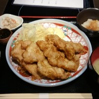 美神鶏 - 揚げ鶏定食（4枚）　ボリュームあり