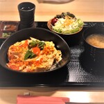 Iketa Ko Sousaku Ryouri Saru No Koshikake - 龍のたまご丼定食