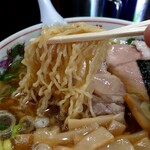 Okitamaya - 米沢のちぢれ麺。絡みよくスープを連れてきてくれる