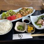 旬彩処 大岳 - 暫く待つとこの日の日替わりランチ８８０円の出来上がり、ボリュームたっぷりだったんでチョットびっくりしました。