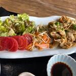 旬彩処 大岳 - この日のメインのおかずは豚肉の味噌炒め、生姜を一緒に炒めてあったんで香りも良かったですよ。
 