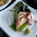 旬彩処 大岳 - ランチには刺身の２種盛りもセットになってます。