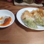 Naniya - 餃子／酢とラー油と胡椒で