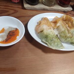 なにや - 餃子／酢とラー油と胡椒で