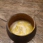 レヴォ - アルデンテの大門素麺、山羊のチーズとフキノトウのソース