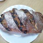 ル　ペトラン - くるみとレーズンのカンパーニュ大（\530）