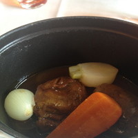 Benoit Alain Ducasse - とても美味しい豚肉と野菜たっぷり赤ワインソースポトブ風