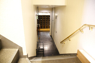 北堀江 ほおずき - 1階入口より階段を下りて下さい。