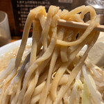 麺屋 のスたOSAKA - 極太の平打ち麺です。