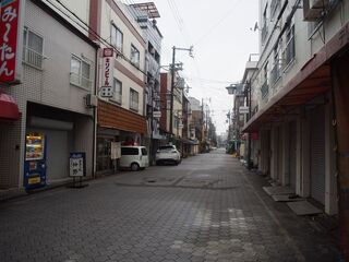 Nakano Saketen - 港商店街にお店はある