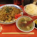 好来軒 - 料理写真:日替り ソース焼きそば定食 650円　(2021.4.)
