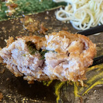とんかつぶー亭 - 割ってみると紫蘇が出てきました