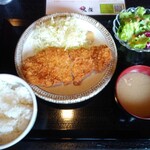 鬼豚 - 岩中豚ロースカツ定食950円(税込:以下同)が100円引