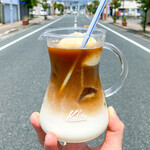 オーケーコーヒーサガロースタリー - オケコヒのアイスカフェオレ＋夏秋アイストッピング