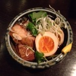 Shinku - 豚トロのトロトロ黒酢角煮と半熟玉子