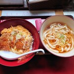 コブタノマカナイ - 令和3年4月
            ランチタイム
            カツ丼＋うどん 税込380円