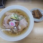 魚だしらーめん あづま - 料理写真:魚だしあっさり旨塩らーめん極太ニボメンマ