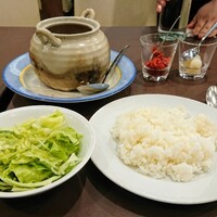 紅花別館 - ココットカレー（チキン）はサラダ付きで1650円、ライスはお代わりできます