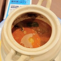 紅花別館 - 熱々のココットにカレー