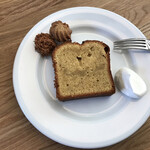 MART - アーモンドケーキとシナモンクッキー、ココナッツクッキー