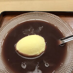 赤坂 菊乃井 - 昼懐石１３３１０円。冷し汁粉。白木耳の食感が良く、甘さを控えた汁粉を一掃爽やかにします。アイスクリームとの相性も良く、とーっても美味しくいただきました（╹◡╹）（╹◡╹）